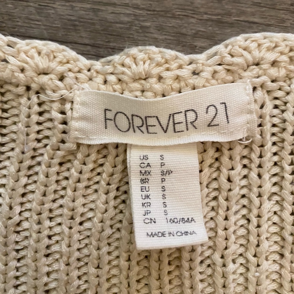 Bell sleeve scalloped cropped sweater